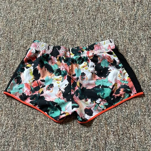 Bright print exercise shorts - Picture 2 of 2
